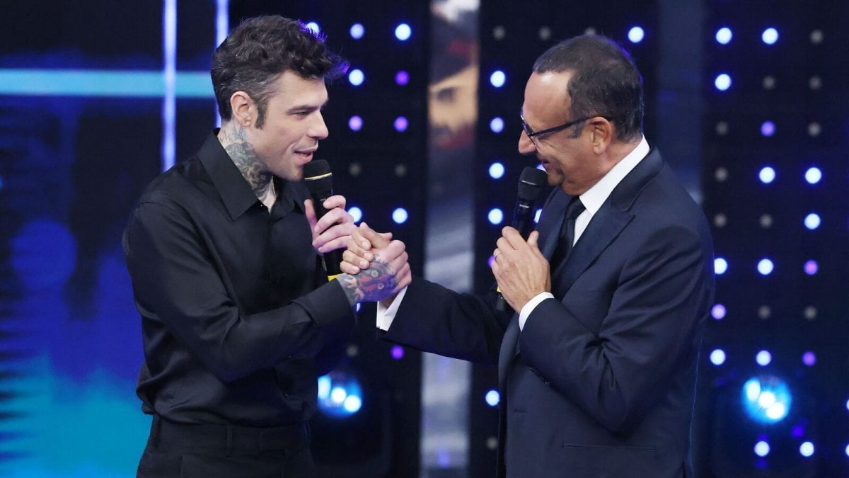 A Sanremo 2025 è polemica per Fedez intercettato con Luca Lucci. Carlo Conti: "Sanzioni? Non sono un giudice"