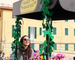 Francesca Michielin, prima della terza serata di Sanremo 2025, regala fiori LEGO e celebra l'amore