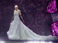 Sanremo 2025, Bianca Balti domina l'Ariston: le pagelle dei look della seconda serata