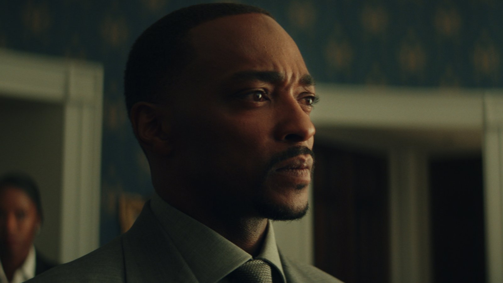 Anthony Mackie in primo piano