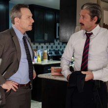 Dexter: Original Sin. Patrick Dempsey e Christian Slater in una scena della serie.