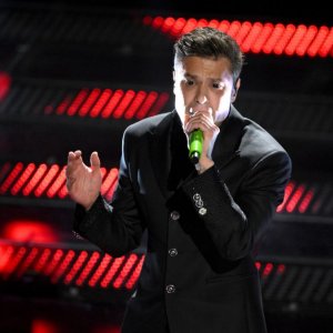 Sanremo 2025: Fedez durante l'esibizione