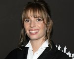 Maya Hawke denuncia: 'Un produttore mi disse 'Sembri più carina con la bocca chiusa''