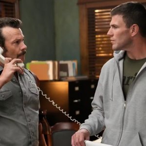 NCIS: Origins. Austin Stowell e Kyle Schmid in una scena della serie.