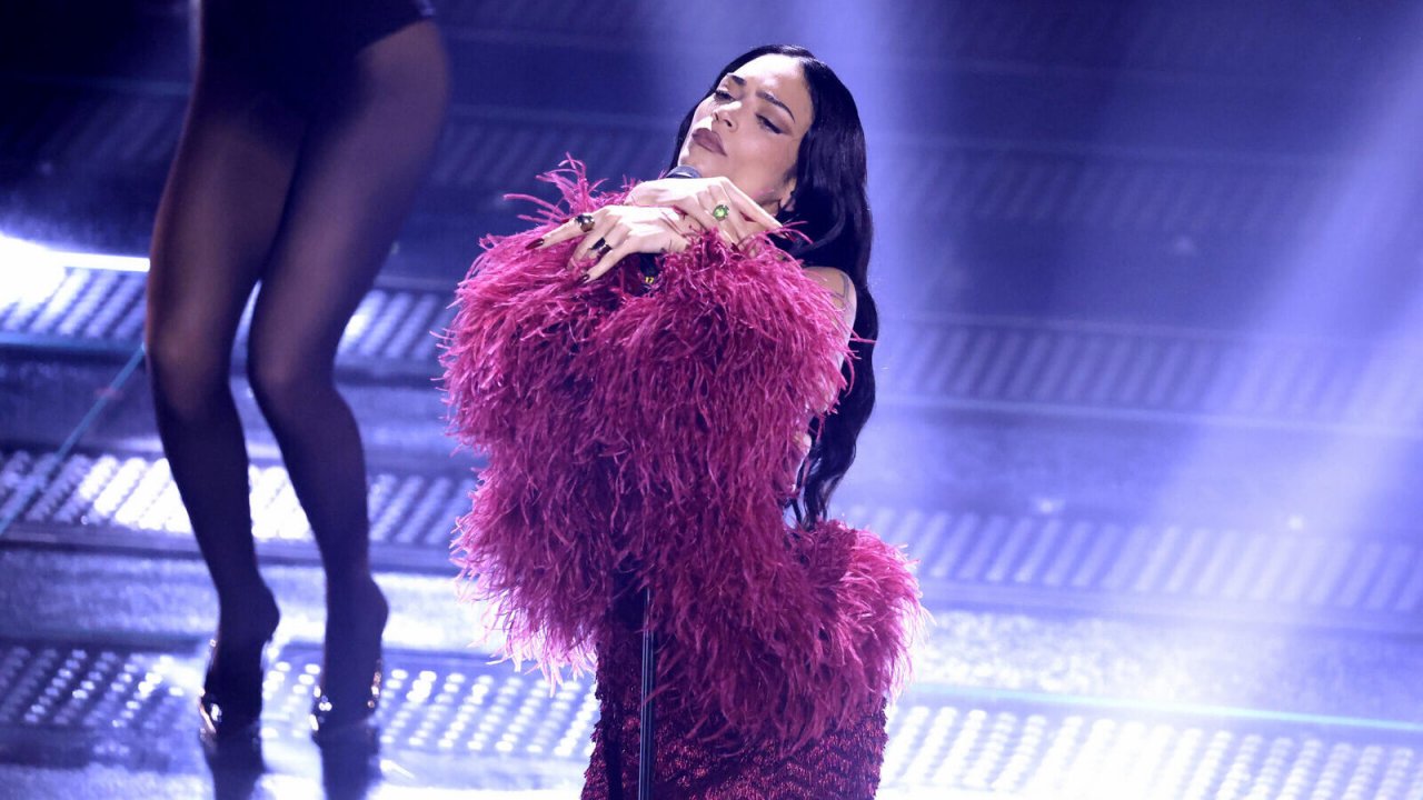 Elodie durante la seconda serata di Sanremo 2025