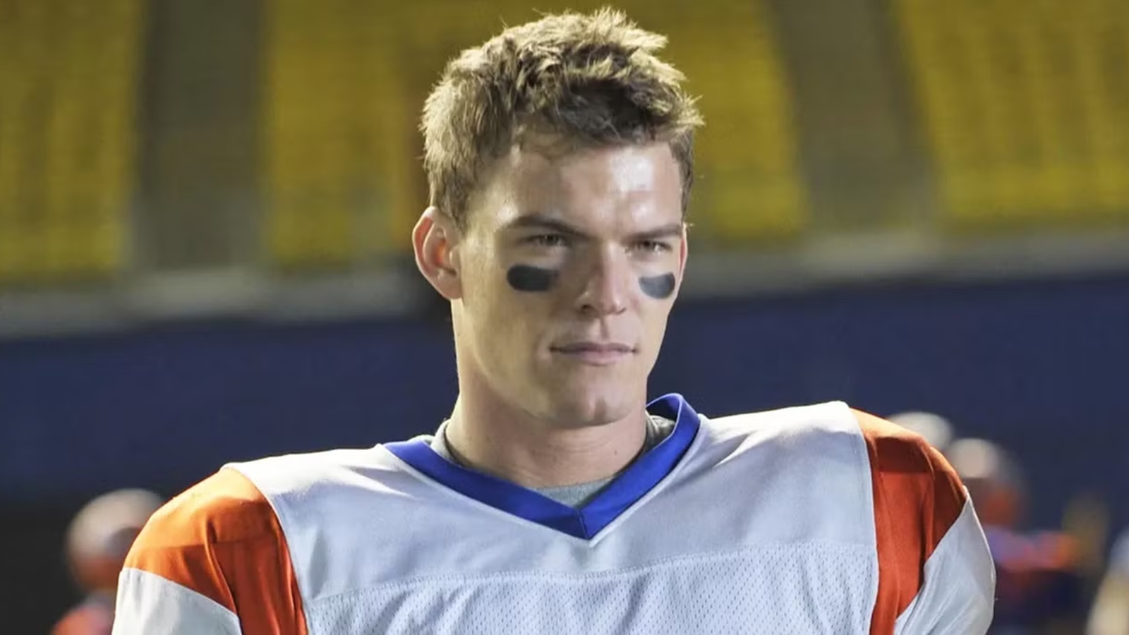 Una foto di Ritchson nella serie Blue Mountain State