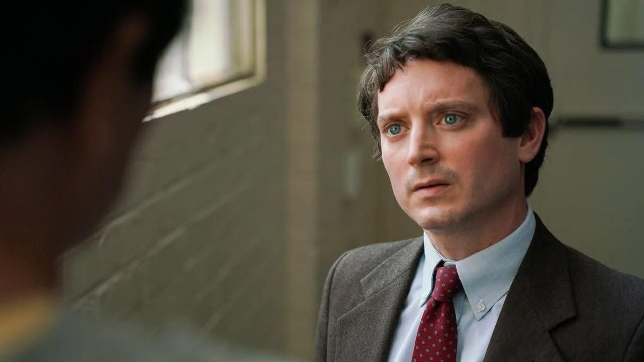 Primo piano di Elijah Wood in The Monkey