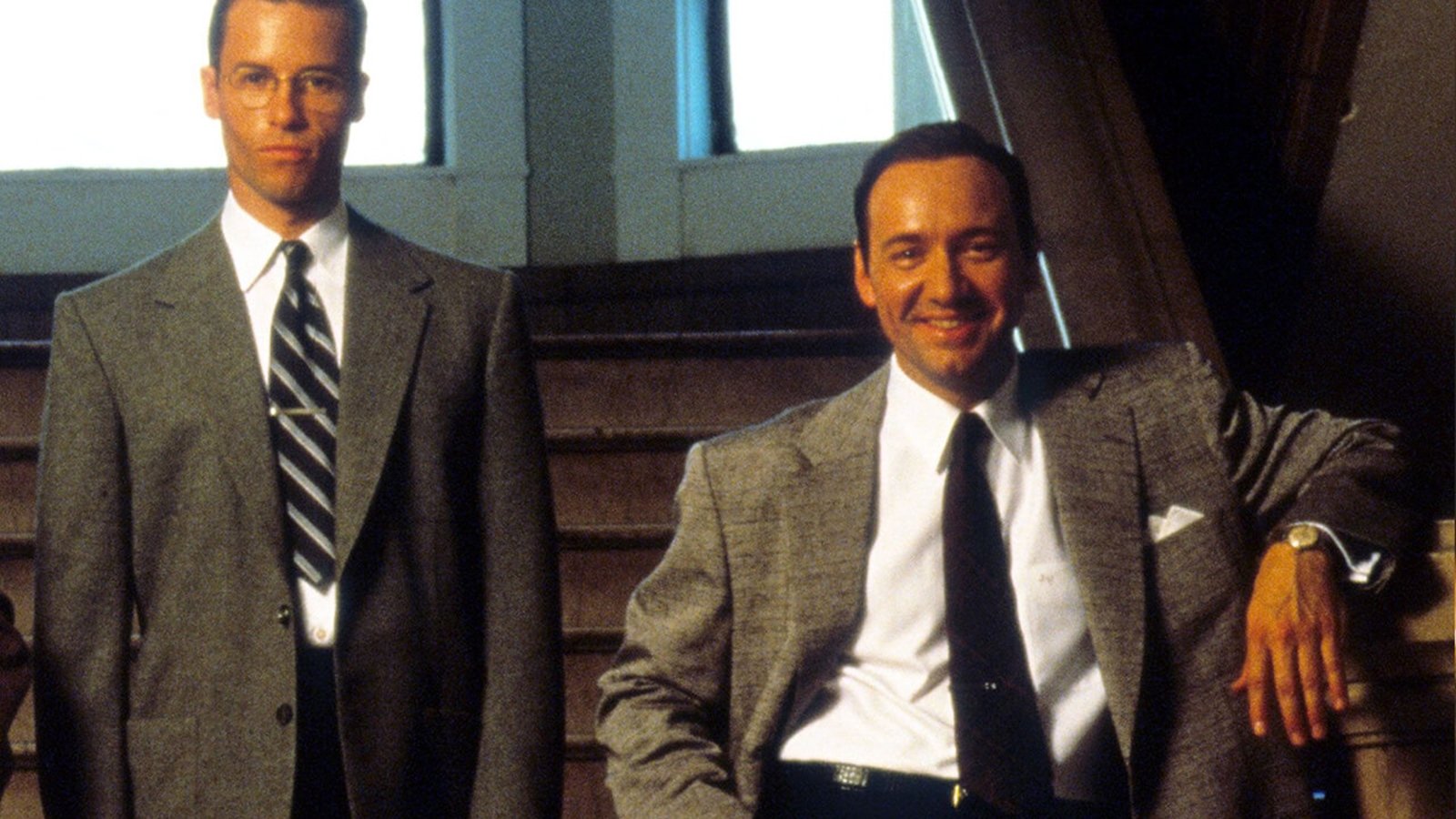 Pearce e Spacey nel film LA Confidential