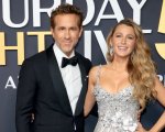 Ryan Reynolds 'prende le distanze' da Blake Lively allo show sui 50 anni del Saturday Night Live