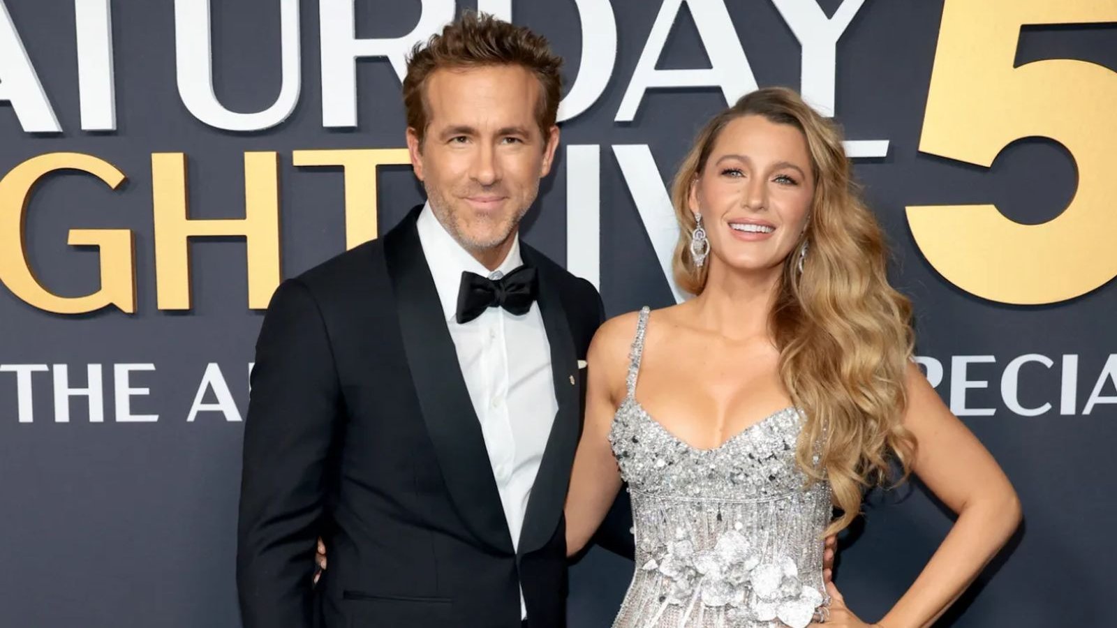 Ryan Reynolds e Blake Lively allo show sui 50 anni del Saturday Night Live