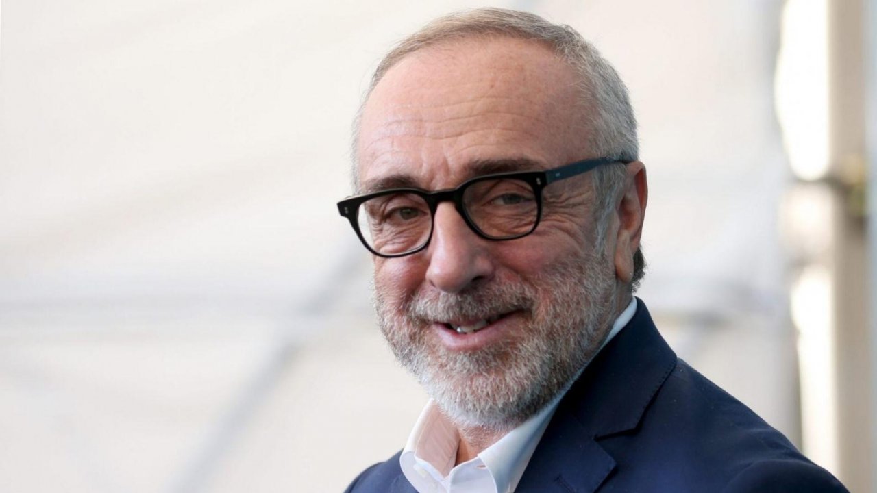 Un primo piano di Silvio Orlando