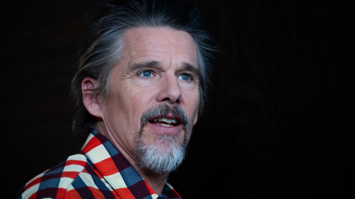 Ethan Hawke contro il coinvolgimento degli influencer nei film: "È folle ottenere un ruolo grazie ai follower"