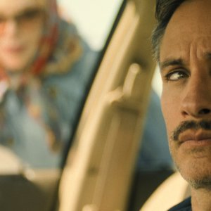 Holland: Gael Garcia Bernal in auto