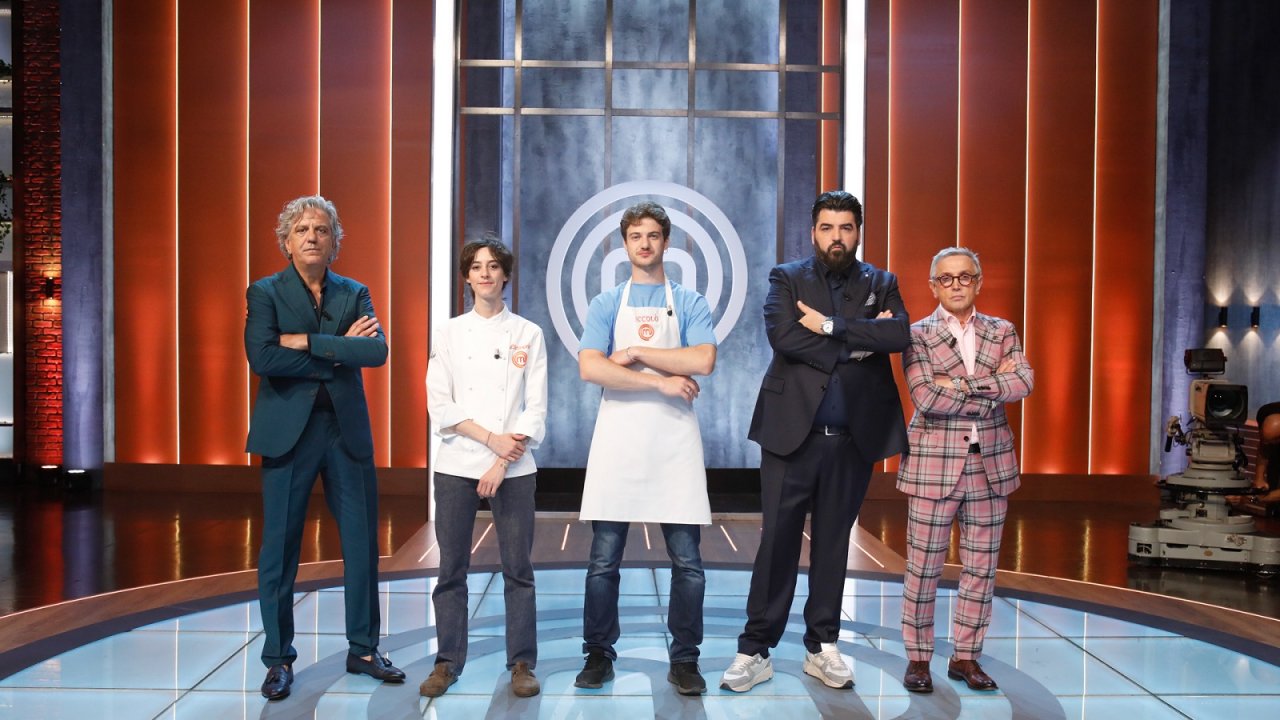 I giudici di MasterChef con Eleonora Riso e Niccolò Califano
