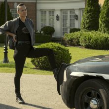 Reacher. Maria Sten in una scena della terza stagione.