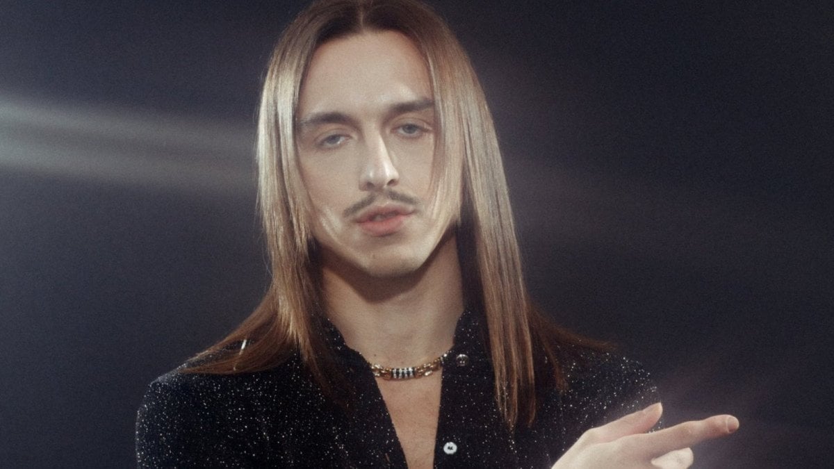 Chi è Tommy Cash, il cantante di Espresso Macchiato, che sta facendo indignare molti italiani