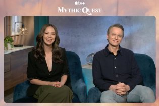 Mythic Quest 4: Charlotte Nicdao e David Hornsby