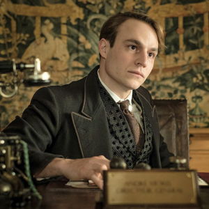 Winter Palace. Cyril Metzger in una sequenza della serie.