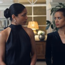 Surface. Gugu Mbatha-Raw e Freida Pinto in una scena della seconda stagione.