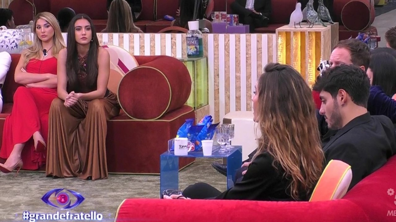 Helena Prestes e Zeudi discutono durante la diretta del 20 febbraio