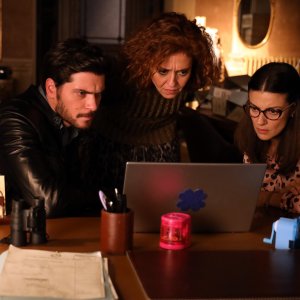 Imma Tataranni. Vanessa Scalera, Alessio Lapice e Barbara Ronchi in una scena della quarta stagione.