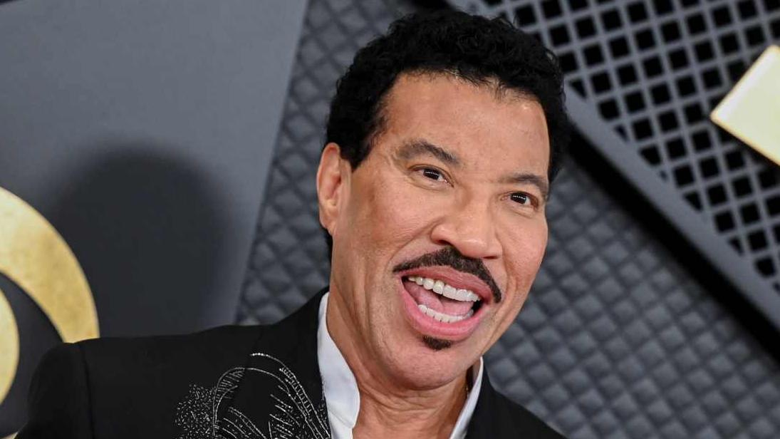 Un primo piano di Lionel Richie