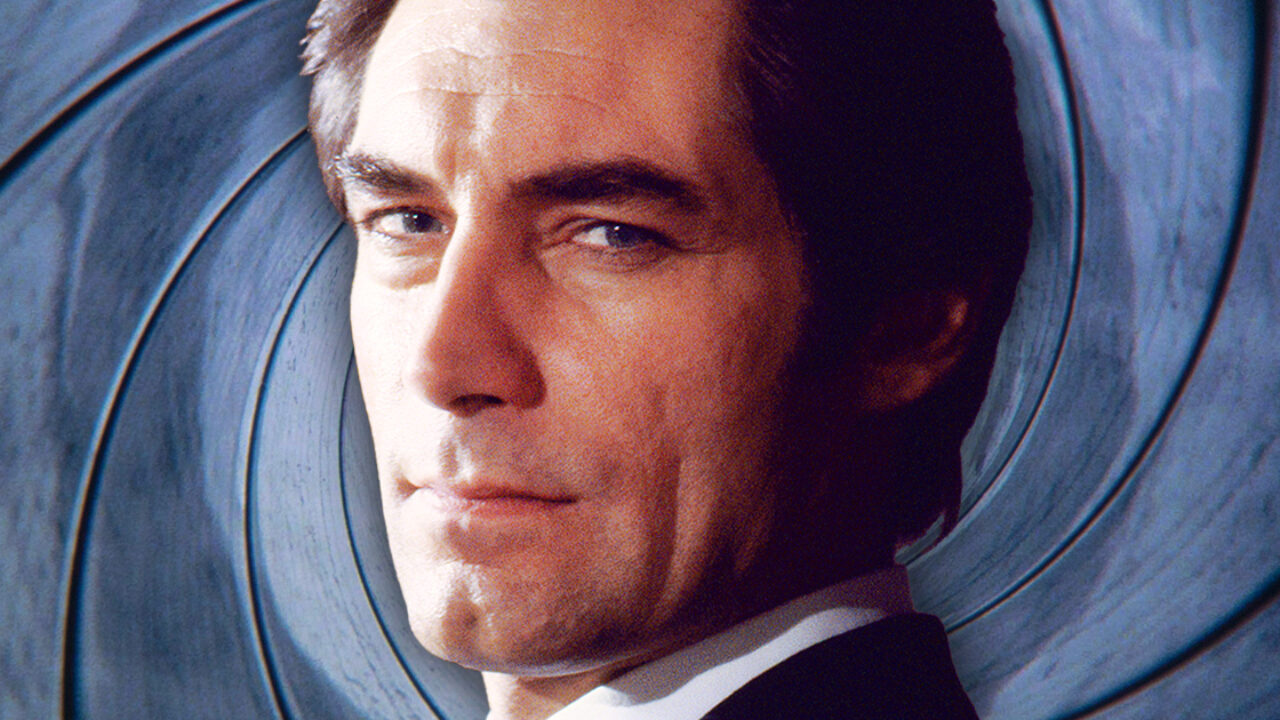 Primo piano di Timothy Dalton in 007