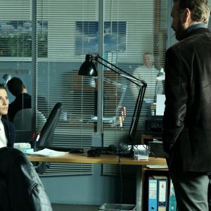 Rocco Schiavone. Marco Giallini e Claudia Vismara in una scena della seconda stagione.