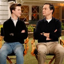 Young Sheldon. Iain Armitage e Jim Parsons sul set dell'ultima stagione.