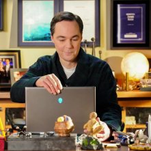 Young Sheldon. Jim Parsons in una scena del finale di serie.