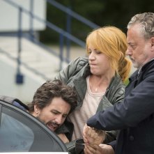 Einstein. Tom Beck, Annika Ernst e Rolf Kanies in una scena della serie.