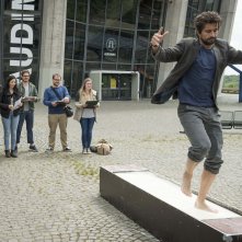 Einstein. Tom Beck in una sequenza della serie.