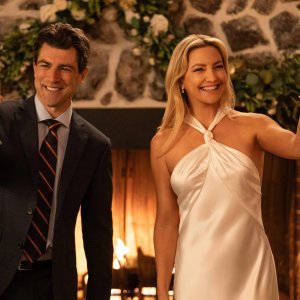 Running Point. Kate Hudson e Max Greenfield in una sequenza della serie.