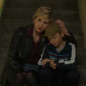 Toxic Town. Jodie Whittaker in una scena della serie.