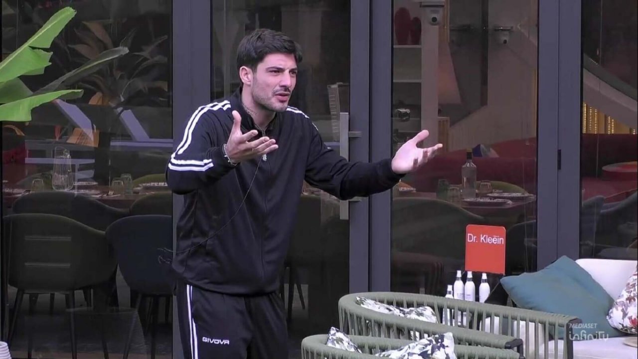 Lorenzo Spolverato furioso al Grande Fratello