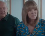 Lisa Kudrow e Brian Cox intrappolati in una casa infestata nel trailer di The Parenting
