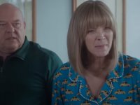Lisa Kudrow e Brian Cox intrappolati in una casa infestata nel trailer di The Parenting