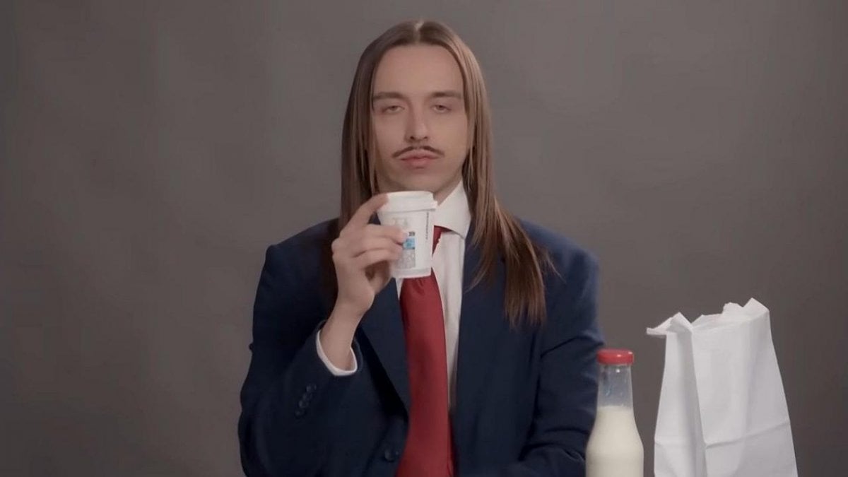 Tommy Cash stasera a Propaganda Live: il rapper estone di Espresso macchiato ospite di Diego Bianchi su La7