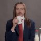 Tommy Cash stasera a Propaganda Live: il rapper estone di Espresso macchiato ospite di Diego Bianchi su La7