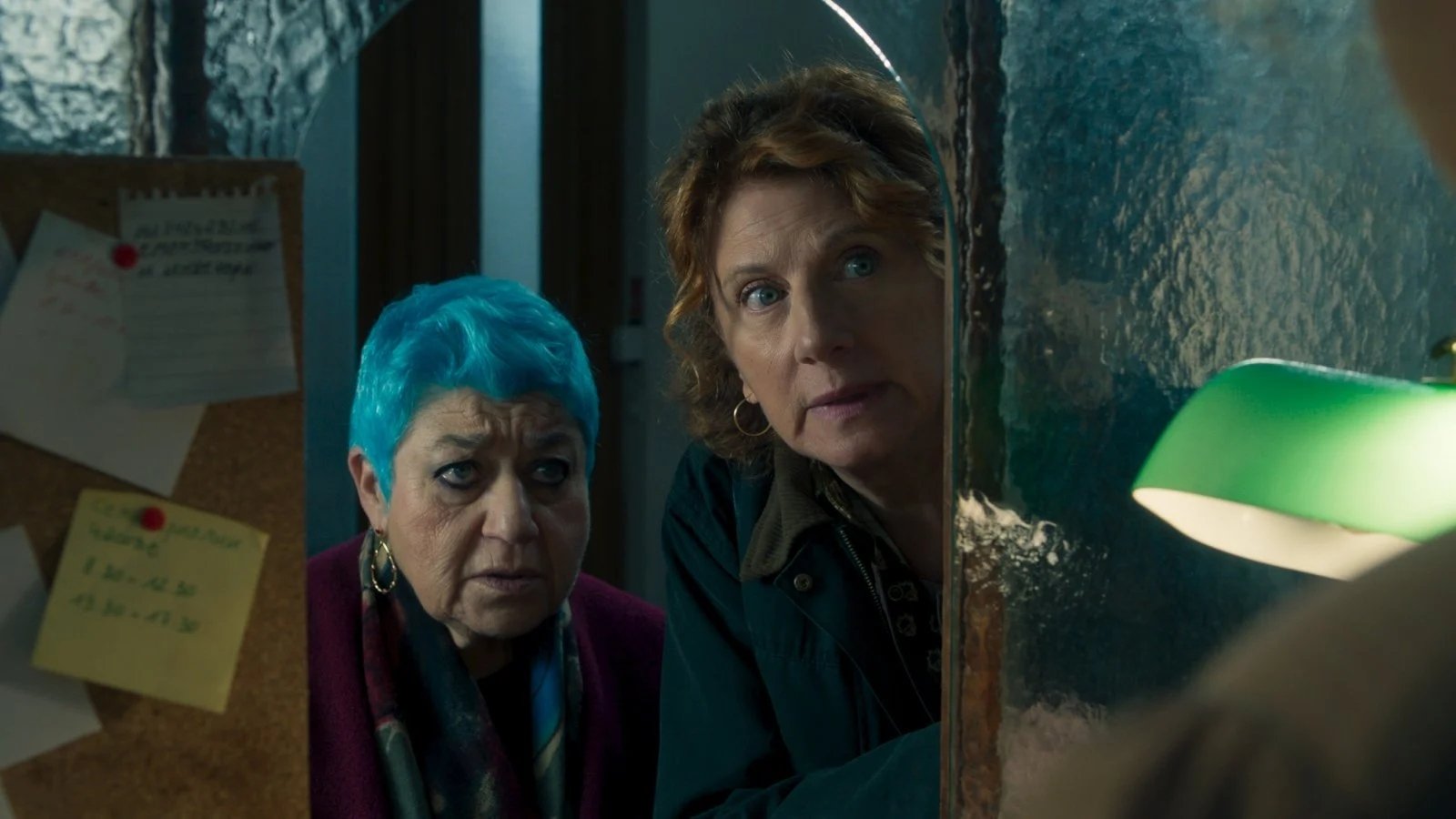 Angela Finocchiaro e Serra Yilmaz in una scena del film