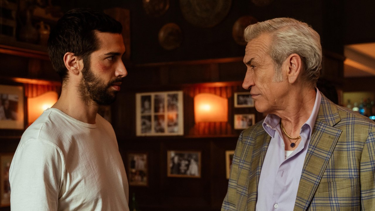 Marco Giallini con Enrico Borello in una scena