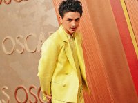 Oscar 2025, dal giallo canarino di Timothée Chalamet ai cristalli di Halle Berry: i look che ci hanno colpito