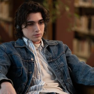 Paradise. Charlie Evans in una scena della serie.