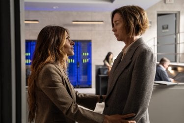 Paradise Julianne Nicholson Sarah Shahi Scena Serie Tv Disney Plus