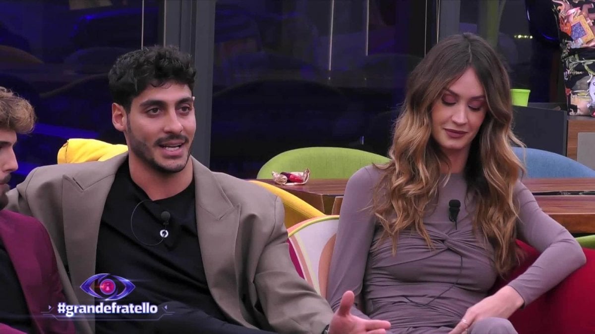 Grande Fratello, Helena e Javier in crisi, interviene la sorella della modella: "Lui non prende posizione"