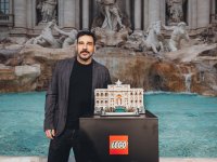 Edoardo Leo battezza la Fontana di Trevi versione Lego Architecture