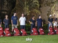 Pechino Express 2025 al via stasera su Sky e NOW: i concorrenti, le coppie, i Paesi e le tappe del viaggio