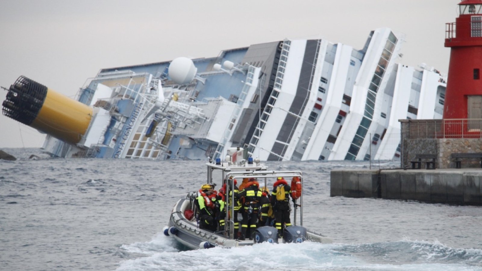 Un'immagine dei soccorsi alla Costa Concordia