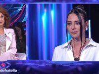 Grande Fratello, Mariavittoria e Shaila criticano Beatrice Luzzi e Signorini: 'Tanto intelligente e poi...'