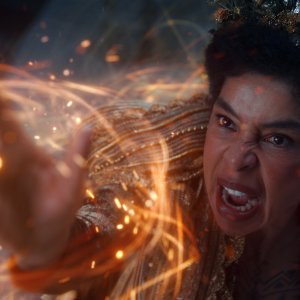 La ruota del tempo. Sophie Okonedo in una scena della terza stagione.